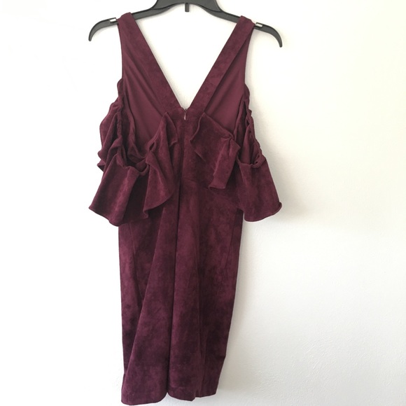 Devlin | NWT wine ruffle cold shoulder dress - Picture 8 of 9
